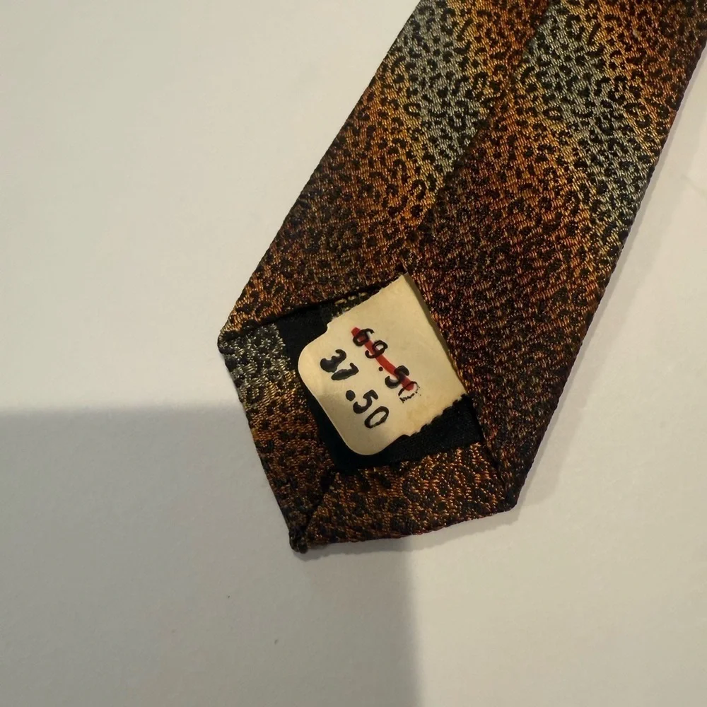 J.L . Leopard Patterned Tie
